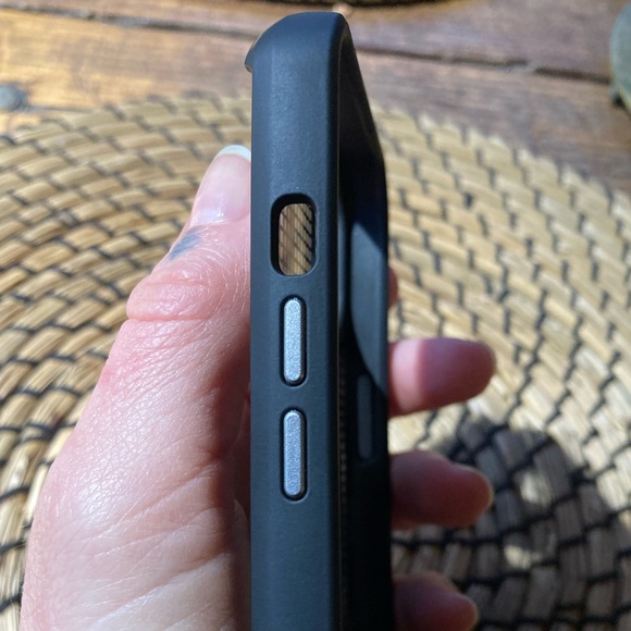 Carson & Quinn Illusive Case iPhone 13/14 - Picture 6 of 9